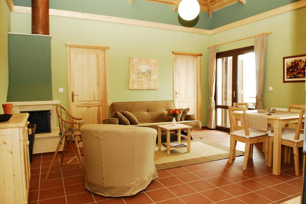 916 Mountain Resort Xanthi Rum bild
